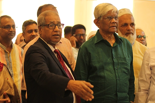 Cheif guest visiting the exhibition